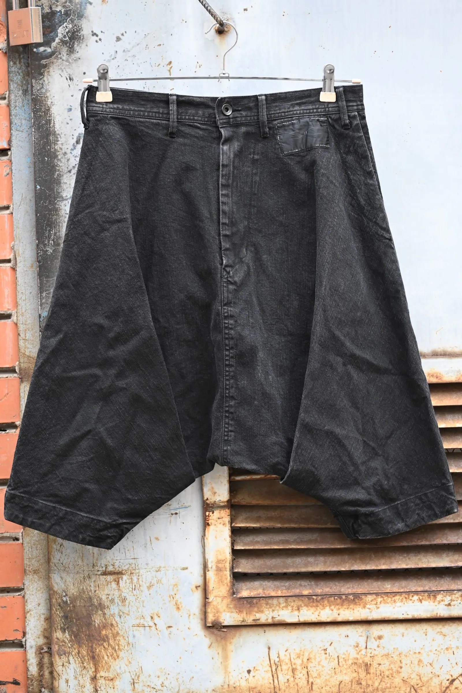 JULIUS Julius SS16 baggy denim shorts