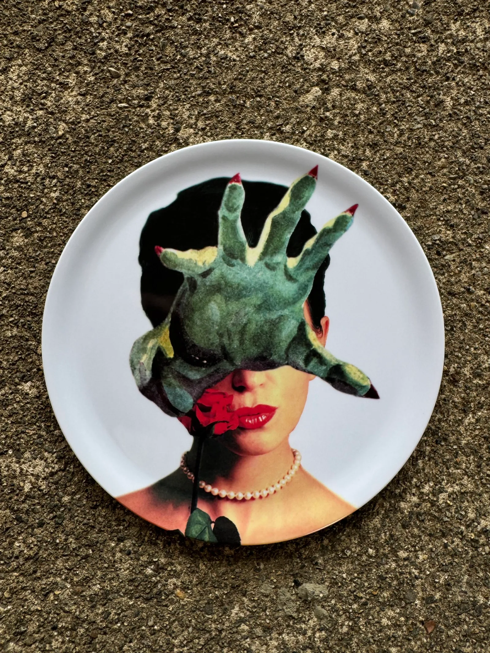 Undercover UNDERCOVER Jun Takahashi "Green Hand / Rose" Ceramic Plate