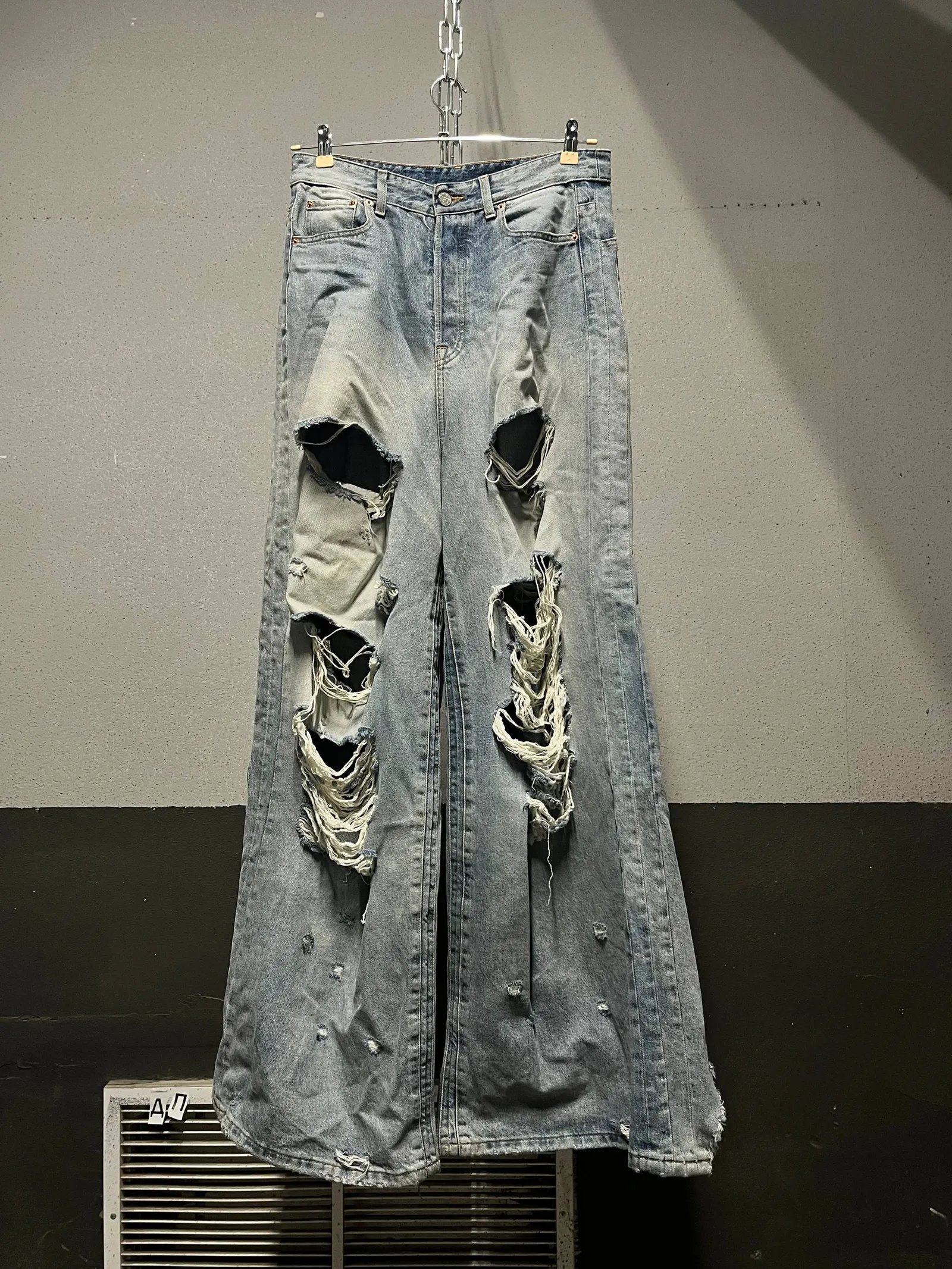 Vetements Vetements Distressed Jeans